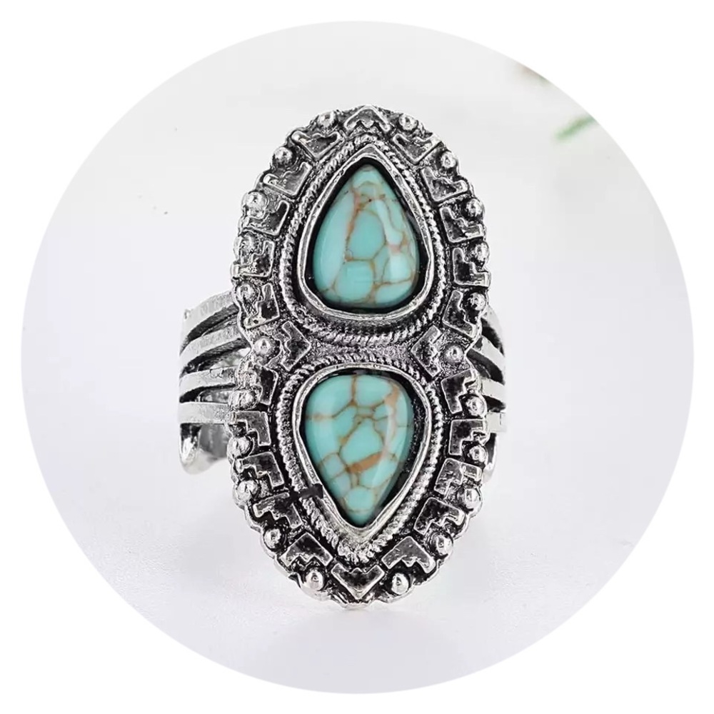 • Vintage Style Turquiose Hi-Lo Ring •